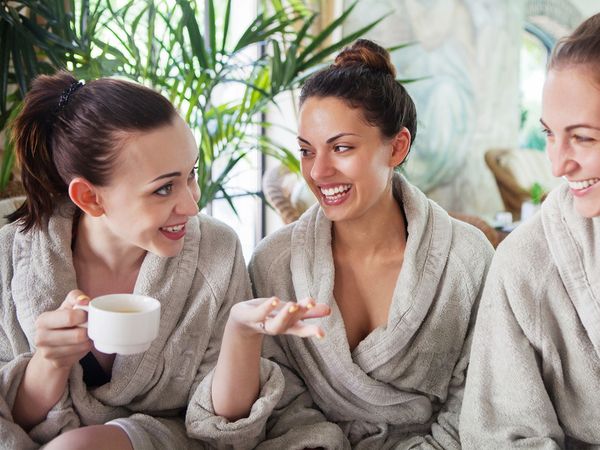 3 Tage Schneeweißchen & Rosenrot - Freundinnen-Wellness in Bad Emstal Sand, Hessen inkl. Halbpension Plus Unkategorisiert online kaufen